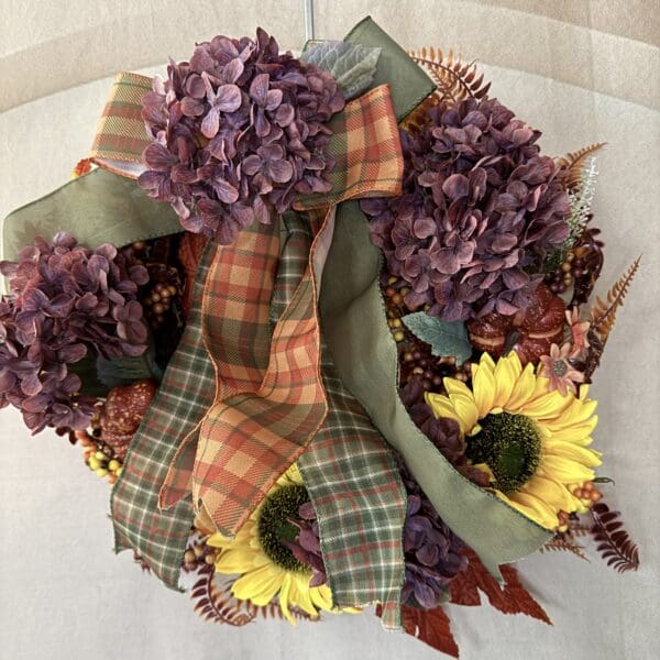 SUNFLOWER W/CRANBERRY HYDRANGEAS