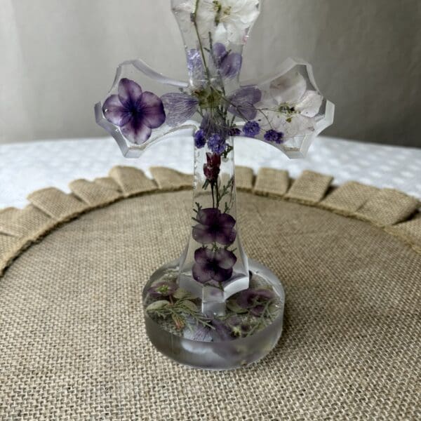RESIN CROSS W/STAND